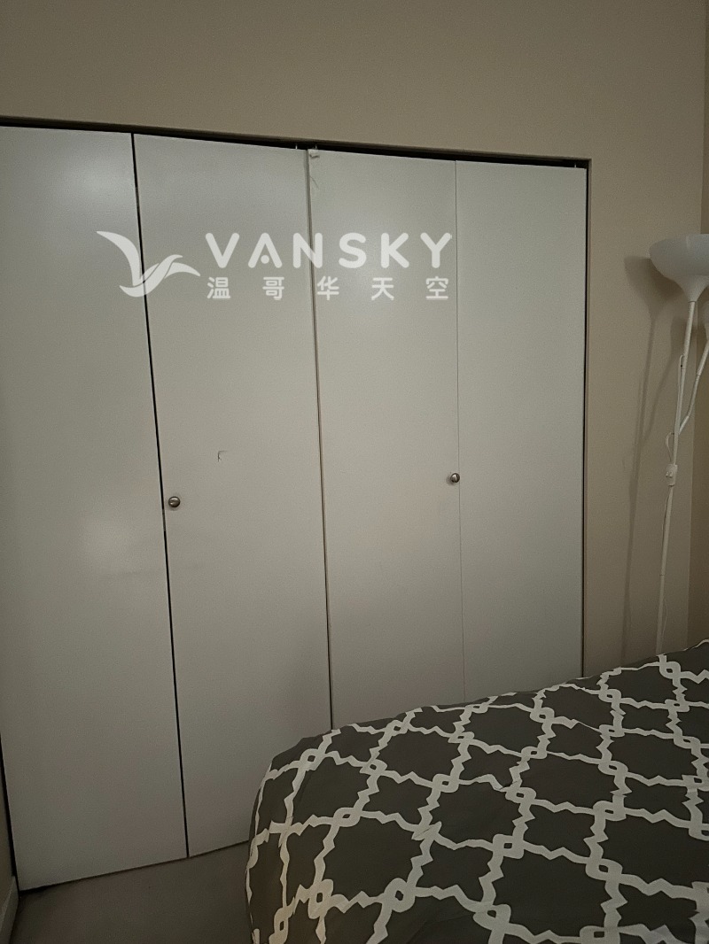 250820183920_F1-closet 2.jpg